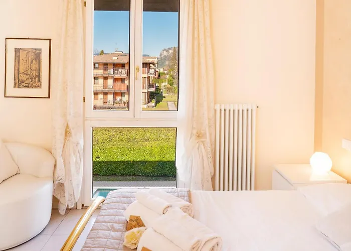 Elena - Free Secure Parking - Center - Pool - View